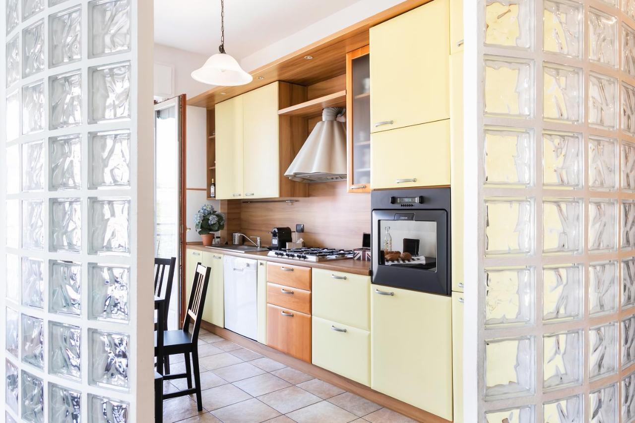 Santa Chiara Apartment By MyhomeinКомо Екстер'єр фото